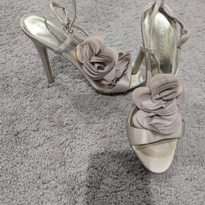 Kate Preston Heels Size 8 Champagne color with floral detail